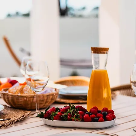 Oceanbreeze Aroeira - Optional Heated Pool - 5 Min Away
