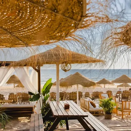 Oceanbreeze Aroeira - Optional Heated Pool - 5 Min Away Villa *